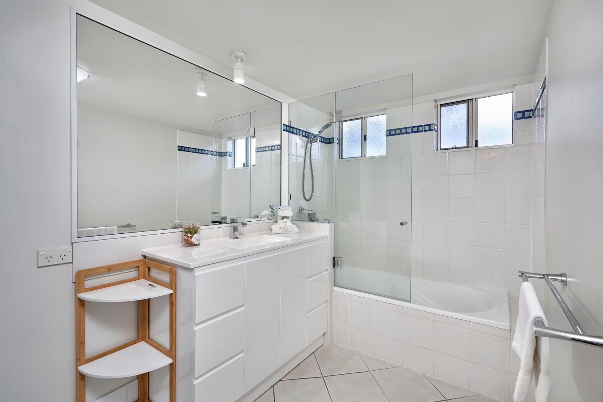 North Cove Waterfront Suites Cairns Eksteriør bilde
